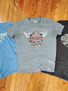 Triumph Men's Gray Graphic Tee - Vintage Motorcycle Logo